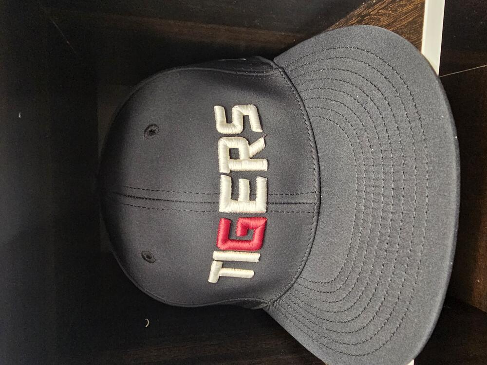 TTGame Black One Letter Colored - XS